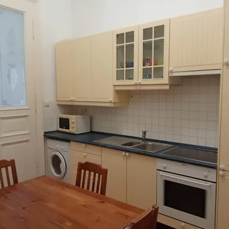 1052 Petőfi Sándor Utca 10 * Budapest